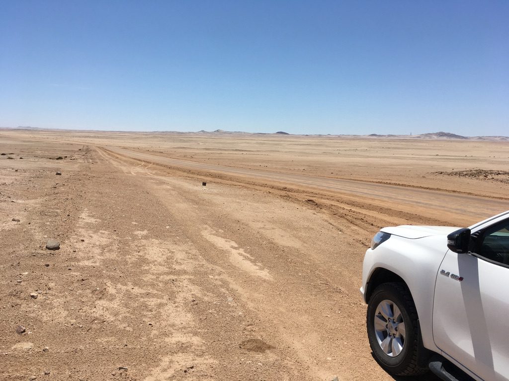 Endlose Leere bei der Namib-Durchquerung