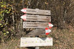 Wegweiser am Keschtnweg