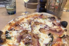 Viele Pizza-Varianten im Restaurant des Camping Passeier