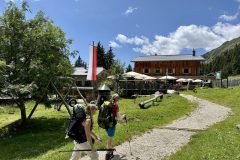 Auf dem Weg zum Hochgang Haus