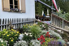 Schöner Garten vor der Nasereit Hütte