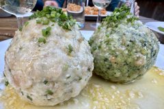 Leckere Knödel Spezialitäten auf der Nasereit Hütte