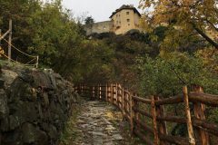 Aufstieg zum Schloss Juval