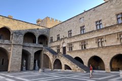 Alleine im Großmeisterpalast in Rhodos Stadt