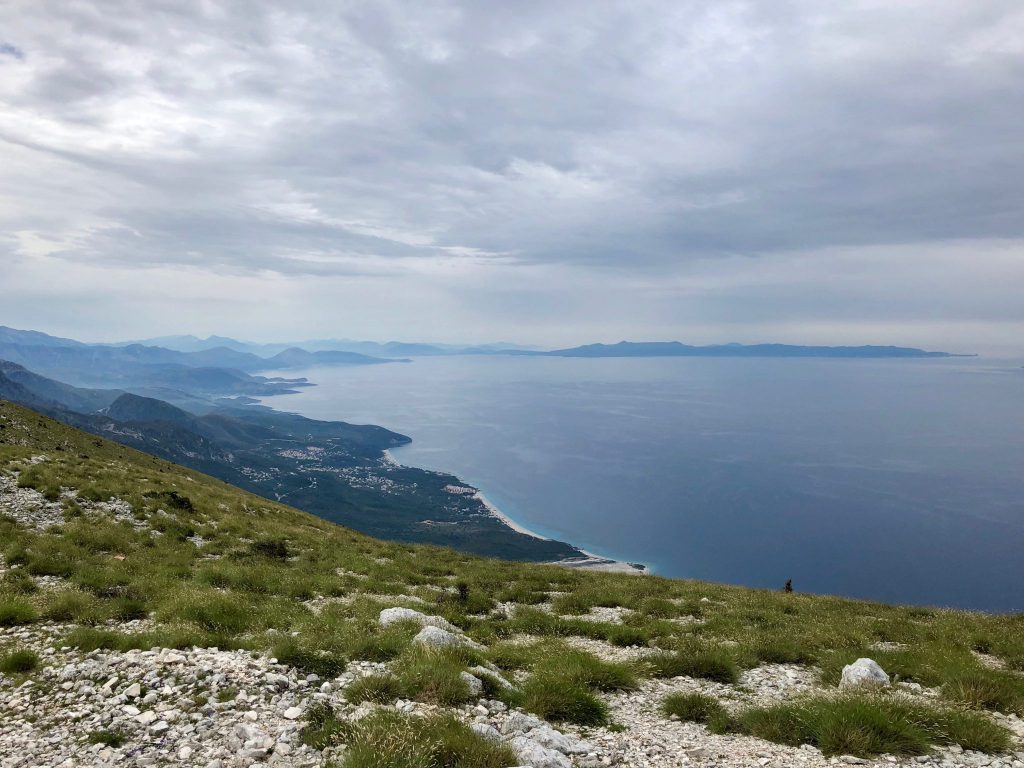 Weitblick entlang der Albanischen Riviera bis Korfu