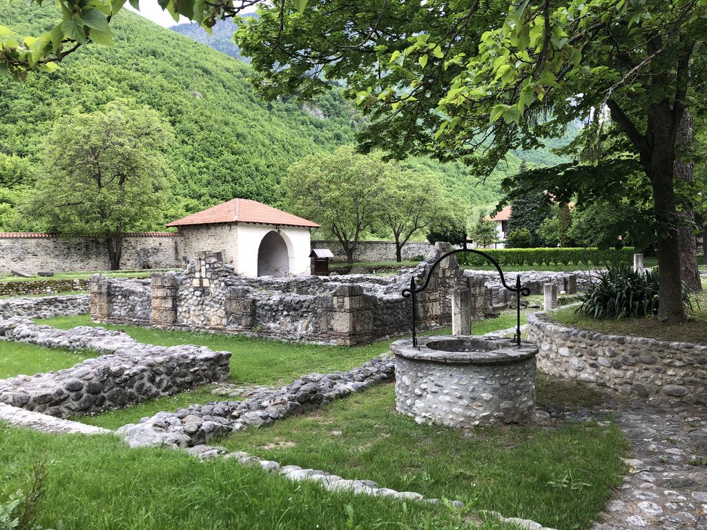 Gartenanlage im Kloster Peć