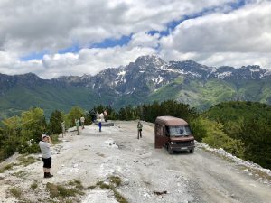Unasphaltierte Straße von Theth über den 1.630m hohen Terthorja-Pass