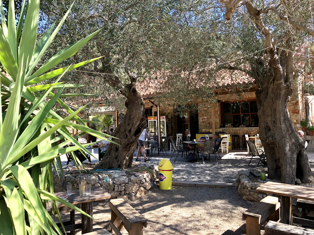Taverne Oasis am Ende der Agía Iríni Schlucht