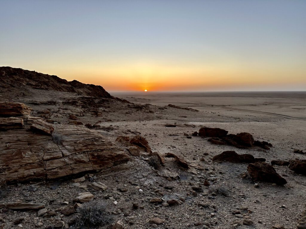 Irgendwo hinterm Namib Naukluft Park versinkt die Sonne im Atlantik