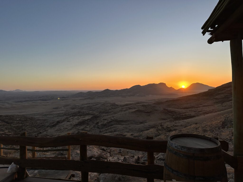Kitschig, muss aber sein - Sunset auf der Namib's Valley of a Thousand Hills Lodge