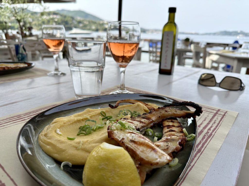 Leckerer Oktopus im Kanapitsa Beach Restaurant