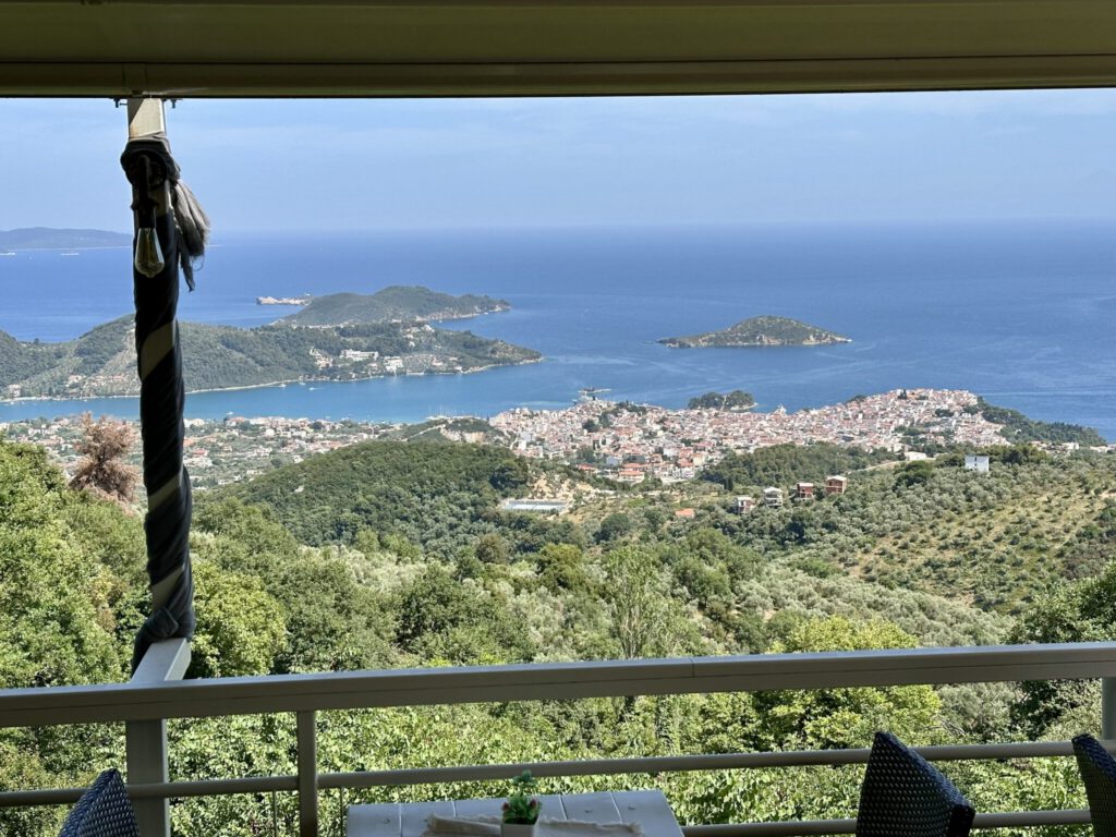 Aussicht vom Panorama Restaurant auf Skiathos Stadt