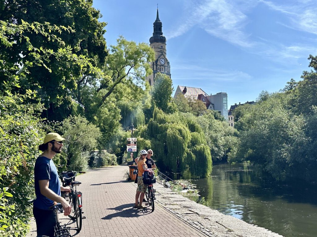 Radeln entlang am Karl-Heine-Kanal