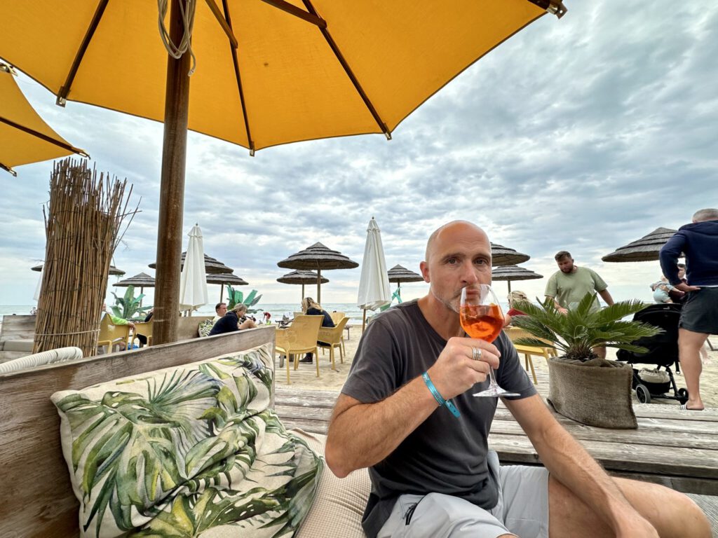 Angekommen - Spritz an einer Beach Bar in Cavallino