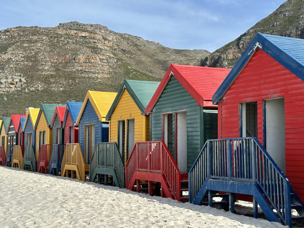 Bunte Strandhäuschen am Muizenberg Beach