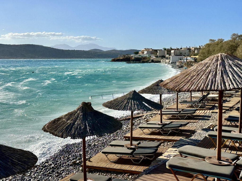 Plaka Beach mit Sicht auf Spinalonga