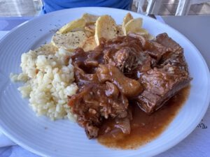 Stifado in der Taverna Gorgona Plaka