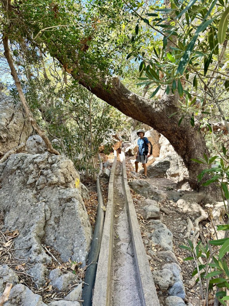 Alte Wasserkanäle in der Schlucht