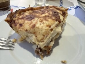 Pastitsio in der Galina Taverne in Achlia