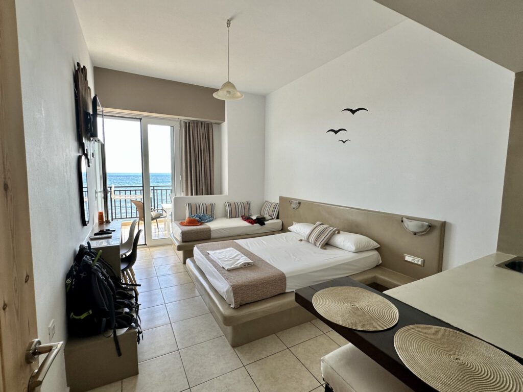 Schlaf- und Wohnzimmer im Hotel Edelweiß