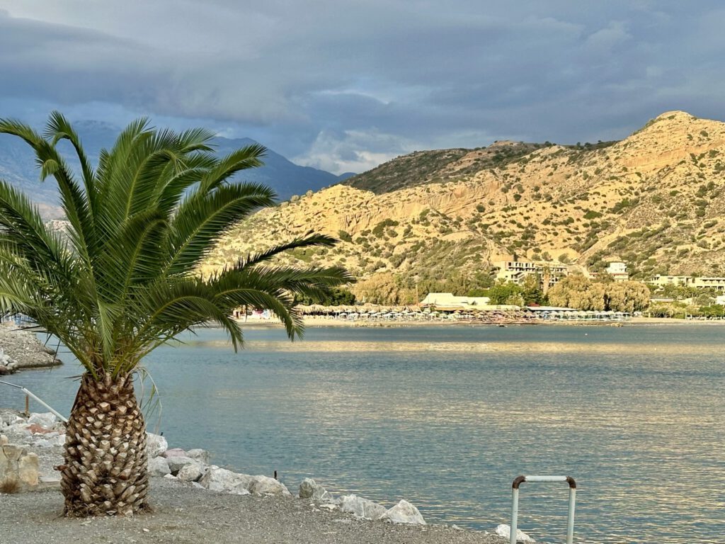 Blick auf den Strand von Agia Galini