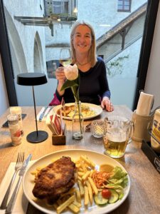 „Bauernschnitzel vom Hofschwein“ mit Andrea