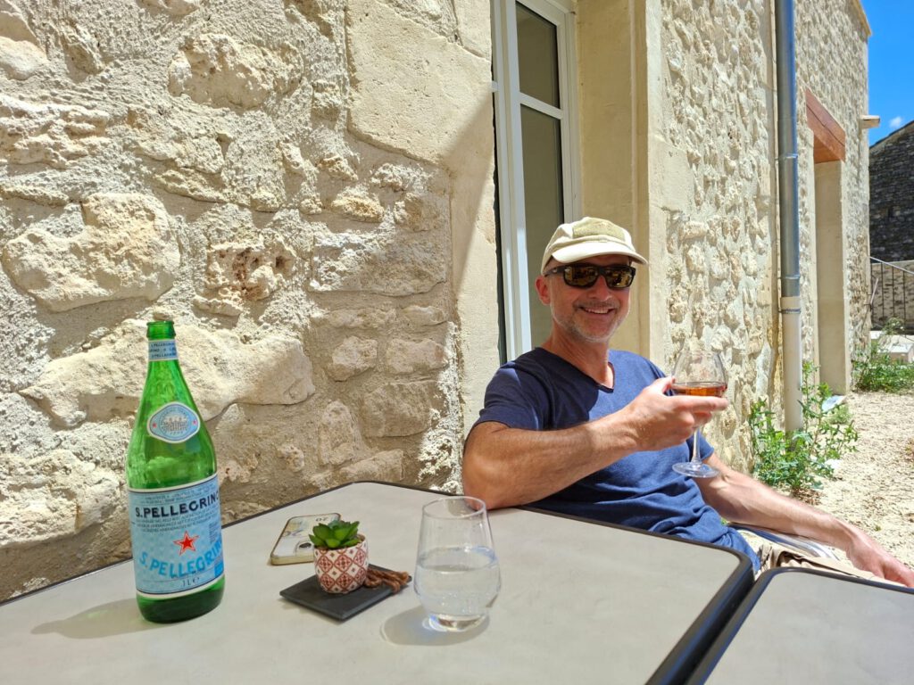 Auf einen Rosé und ein hervorragendes Mittagsmenü in Chamaret