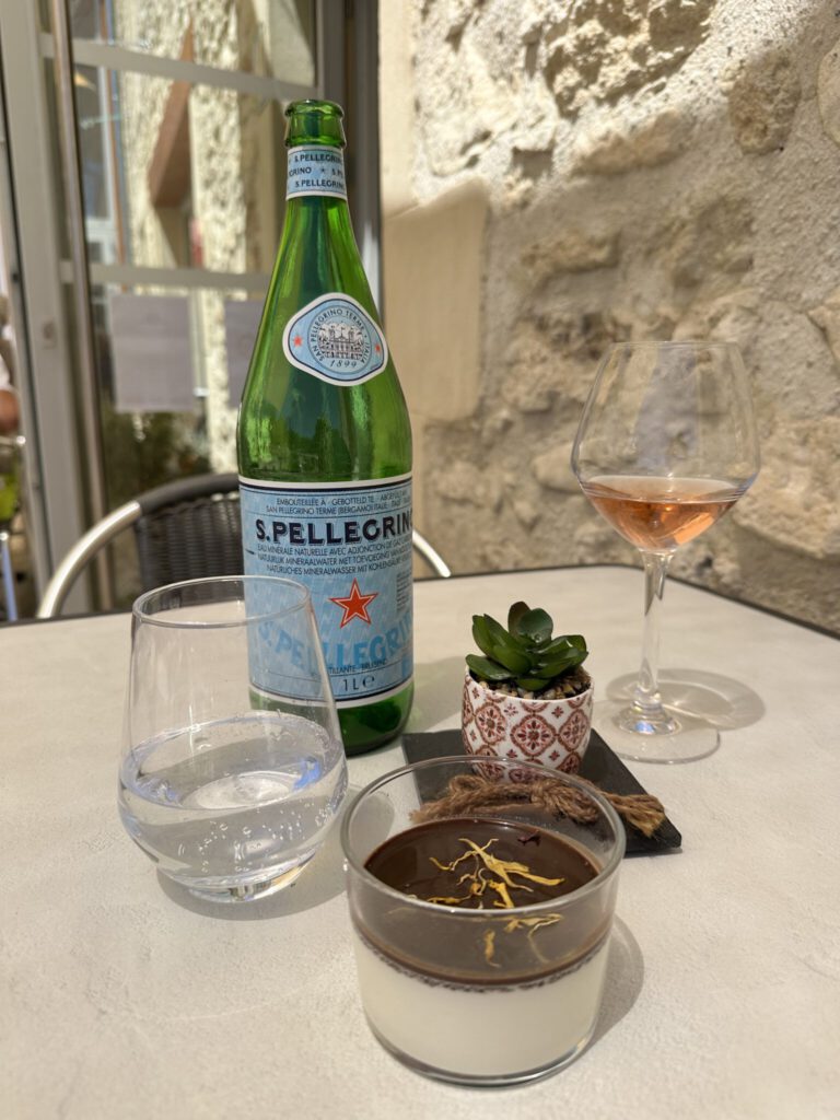 Nachtisch im "L'Oeuf dans le Nid" in Chamaret