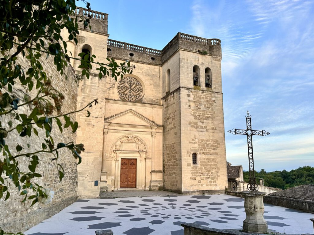 Stifts- und Schloßkirche von Grignan