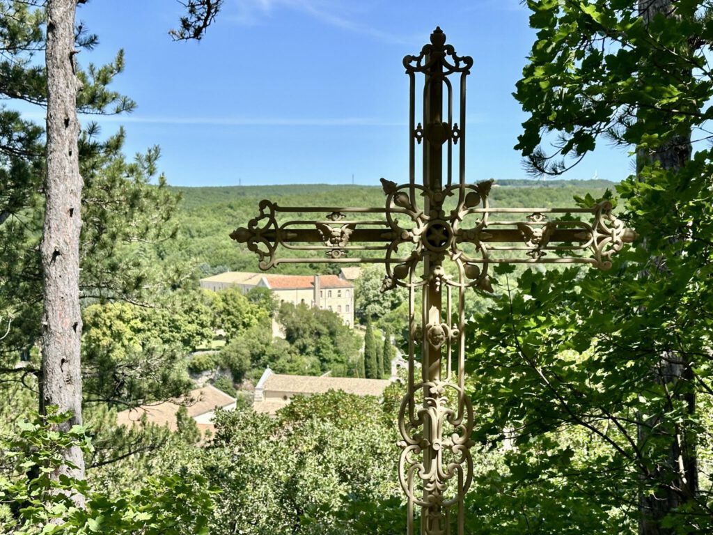 Gegen Ende des Rundwegs nochmals ein schöner Blick auf die Klosteranlage