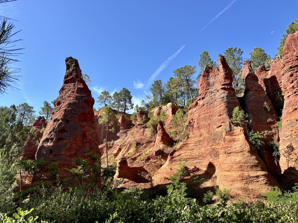 Wanderweg auf dem Ockerlehrpfad in Roussillon