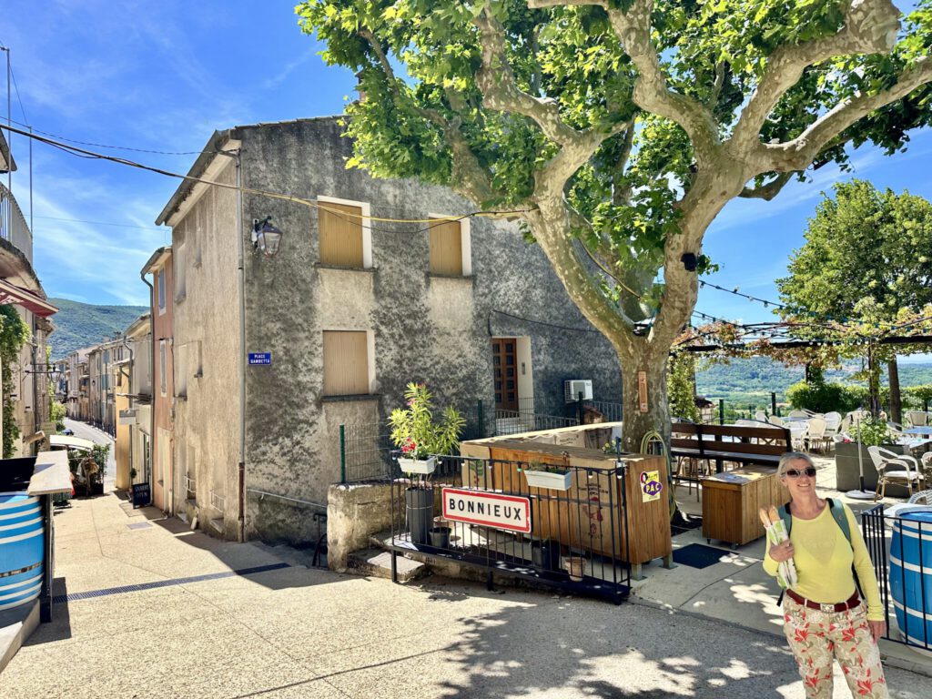 Vor dem „Bistrot Le Terrail“ in Bonnieux