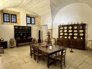 Antike Küche im Château de Lourmarin