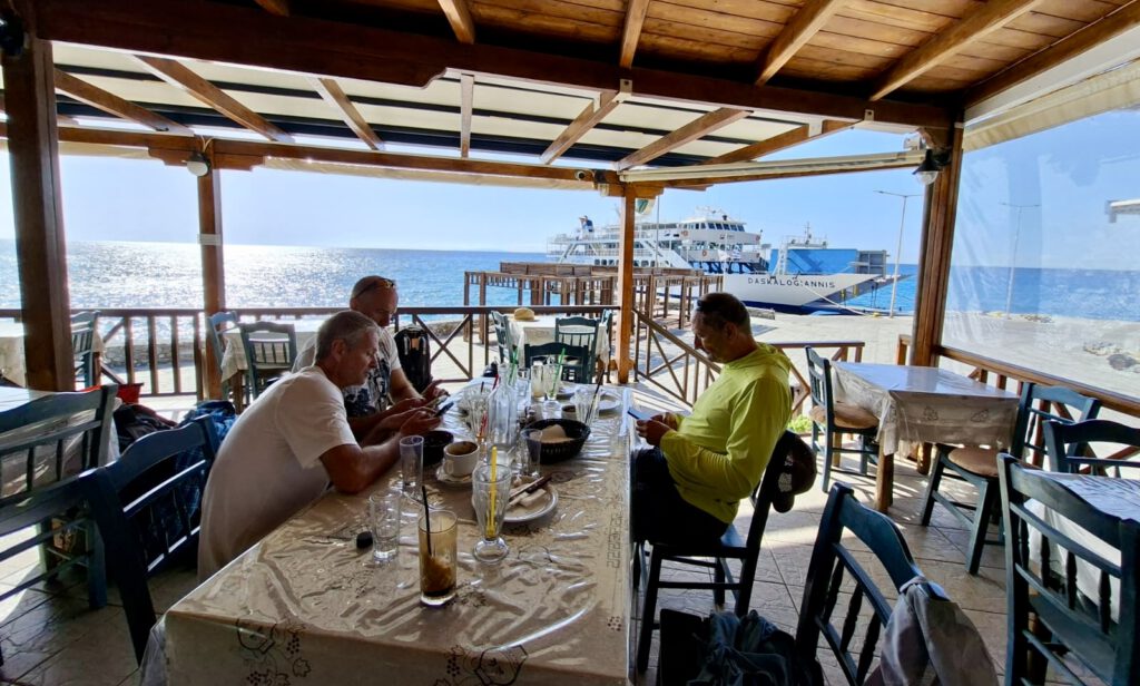 Zweites Frühstück im Paralia in Agia Rouméli