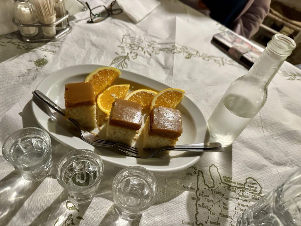 Raki darf nicht fehlen… immer wieder hervorragend im Rebetiko