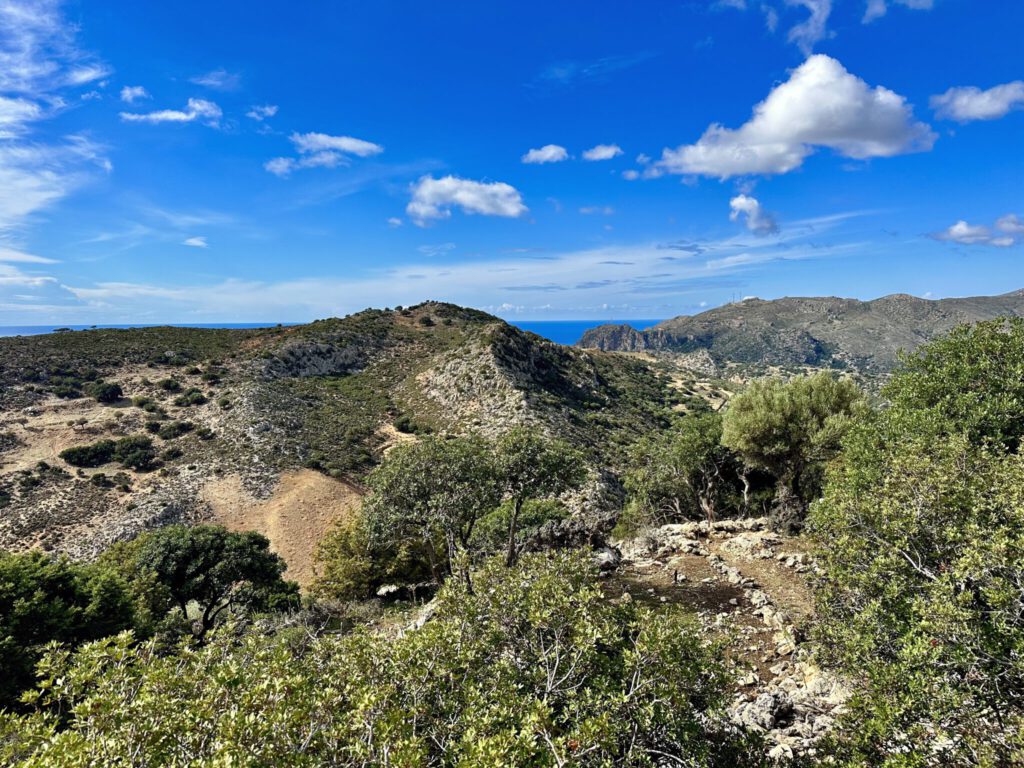 Aussicht auf den Papoura, den wir im Aufstieg überschritten haben