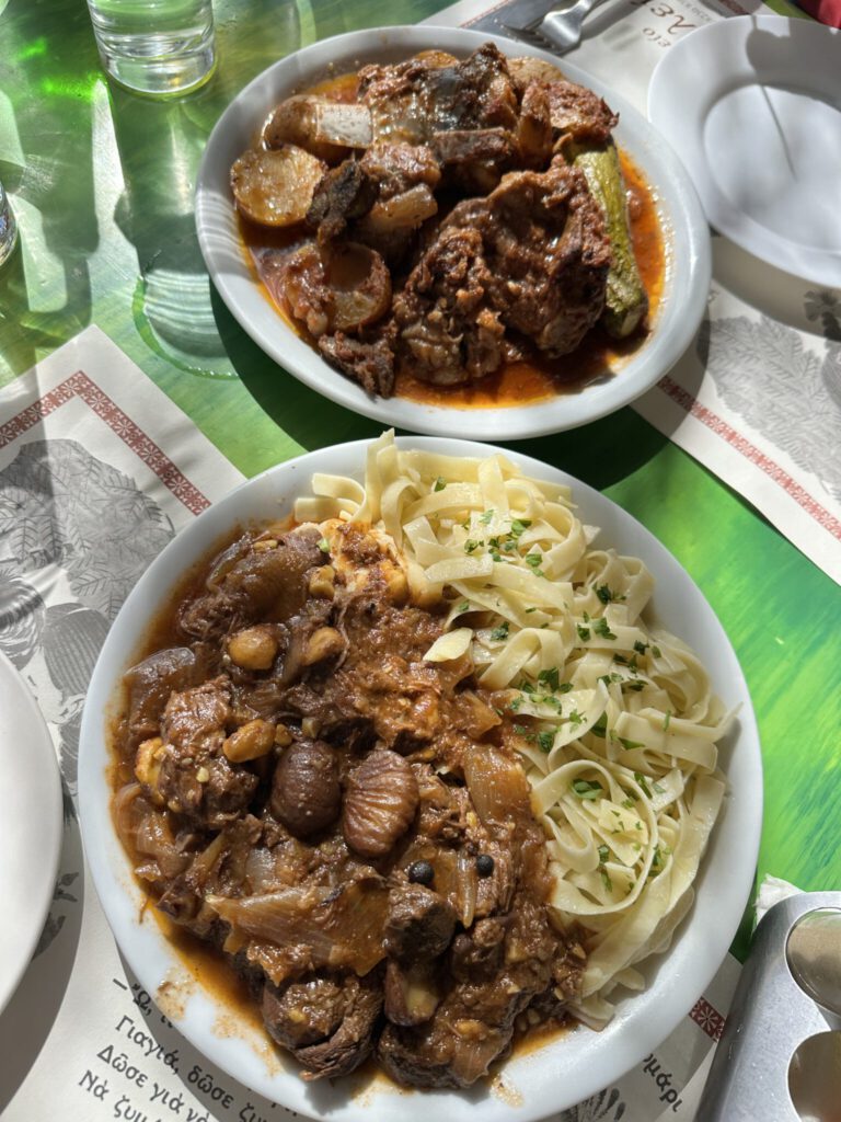 "Deer" und "Lamb" im Old School in Anidri